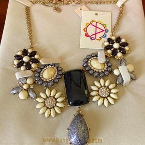 🆕 Beautiful silvery theme statement piece necklace